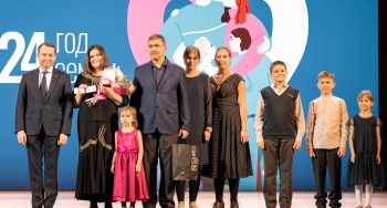 «Семья — это основа общества»: губернатор Мурманской области поздравил северян с Международным днем семьи