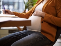 "Положение" обязывает: беременных студенток и молодых мам могут запретить отчислять из вузов